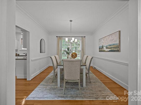 5th image of 8441 Sandowne Ln