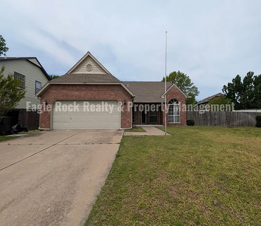 1304 N Umbrella Cres W
