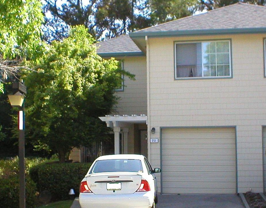 251 Pebblecreek Ct. 