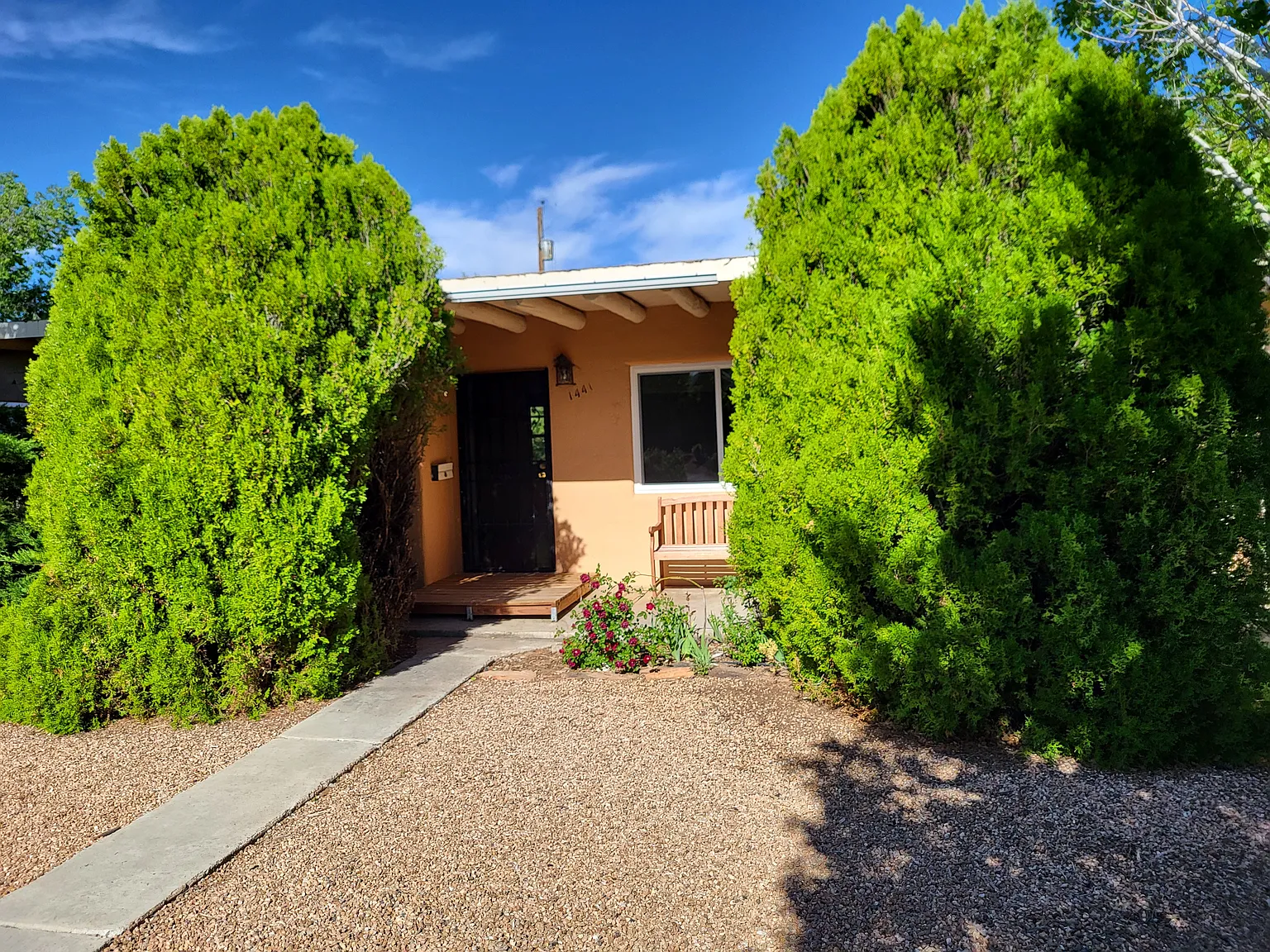 3 bed, 1300 sqft, $2,500 — Photo 2