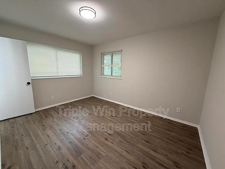 10805 Landseer Dr — Photo 26