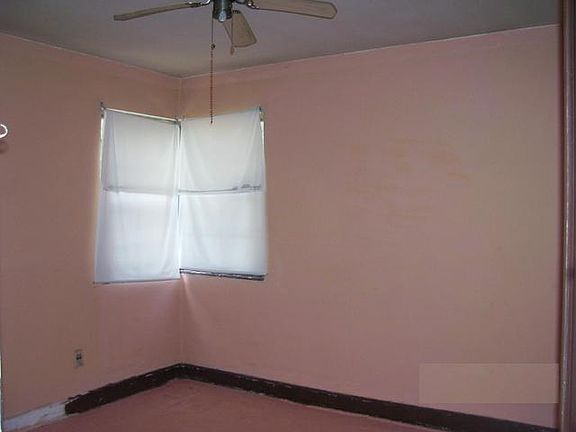 3rd image of 1139 NE 10th Pl