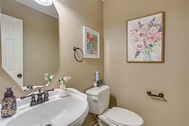2309 Claremont Ct — Photo 18