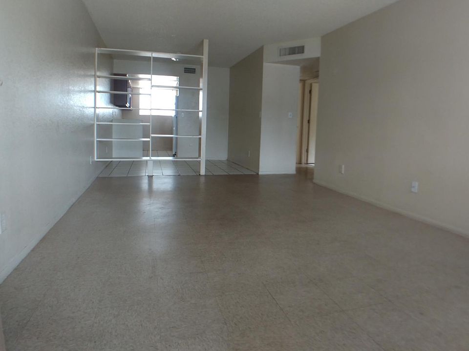 2nd image of 1823 N Spring APT 101