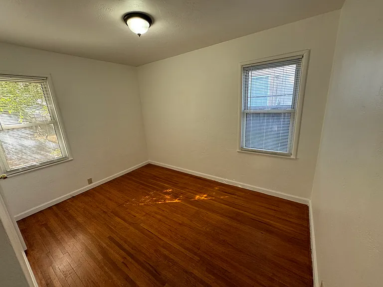 10435 Byrne Ave — Photo 6