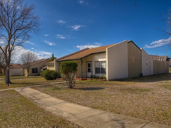 2nd image of 1901 Leslie Dr