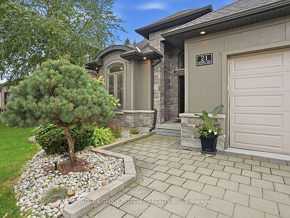 3rd image of 21 Caverhill Cres