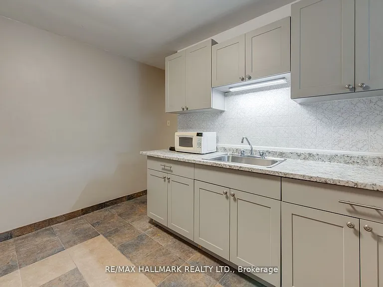 576 Ossington Ave S #2 — Photo 7