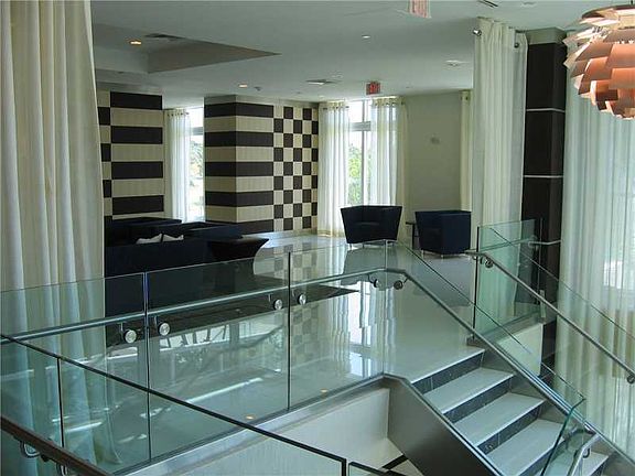 3rd image of 1800 N Bayshore Dr APT 3105