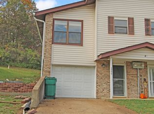1771 Sparrow Point Ln, Fenton, MO 63026