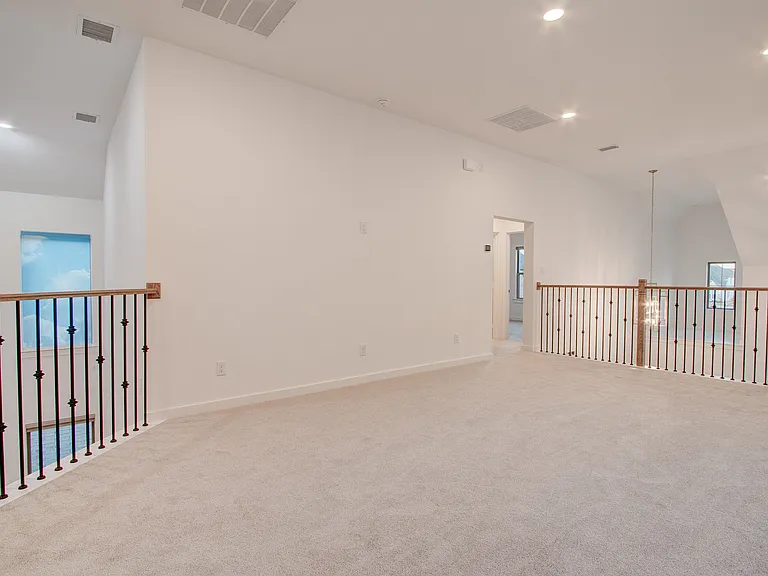 724 Kendall Ln — Photo 14