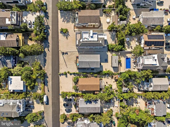 21 E 9th St, Barnegat Light, NJ 08006