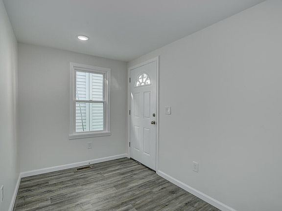 2nd image of 930 York St
