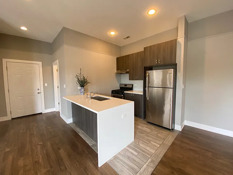 5911 N Northwest Hwy #205 — Photo 4