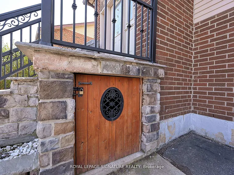 26 Peterson Ct #LOWER — Photo 2