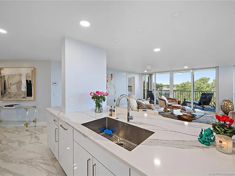 669 NE Plantation Rd #201 — Photo 13