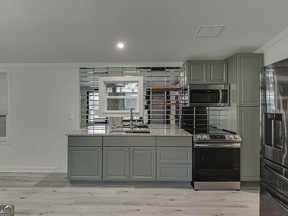 4th image of 3685 Fir Dr