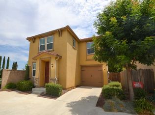 1585 N Piccadilly Ln, Clovis, CA