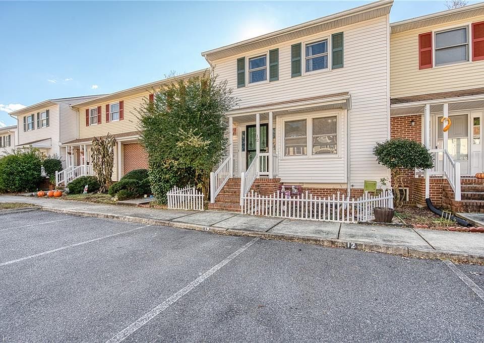 1st image of 12 Bromley Dr