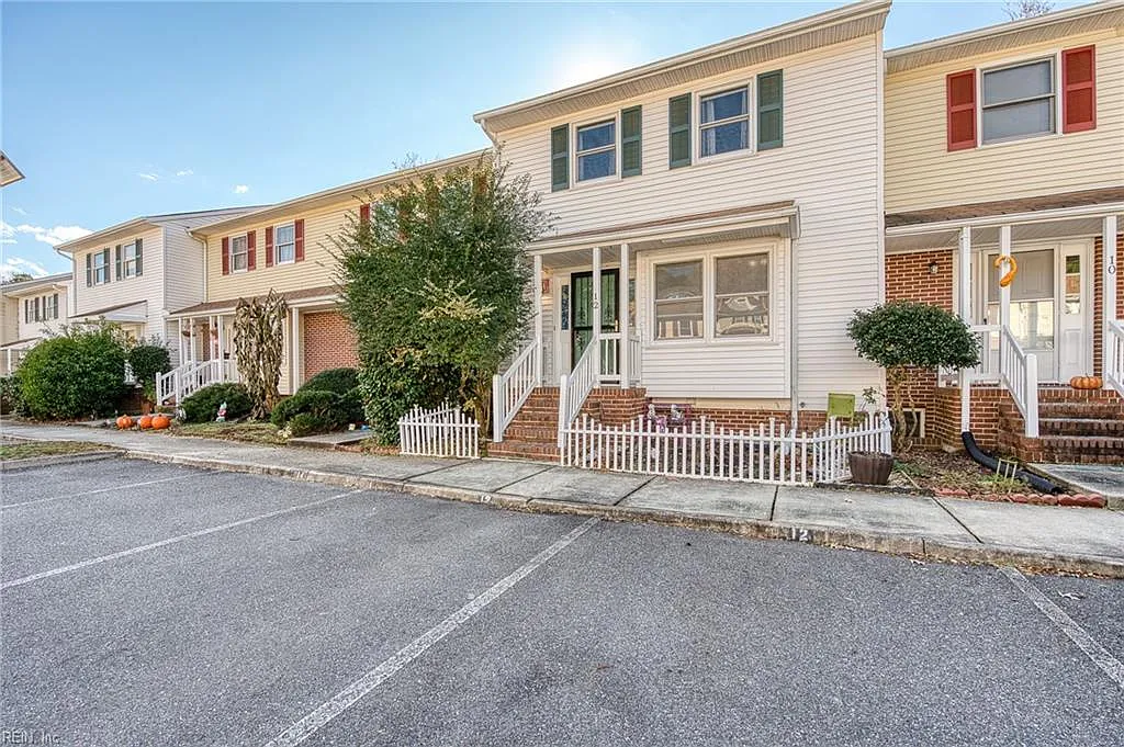 12 Bromley Dr photo 1