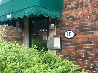 4-101 Connaught Ave S #4, Hamilton, ON L8M3C2