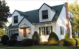 2nd image of 1032 Queen Anne St