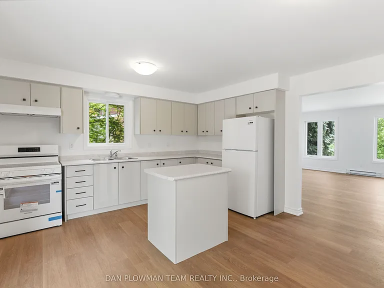176 Nassau St #1 — Photo 5