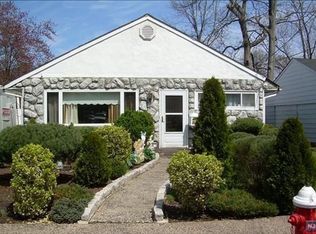 42 Grove Ave, Rochelle Park, NJ 07662