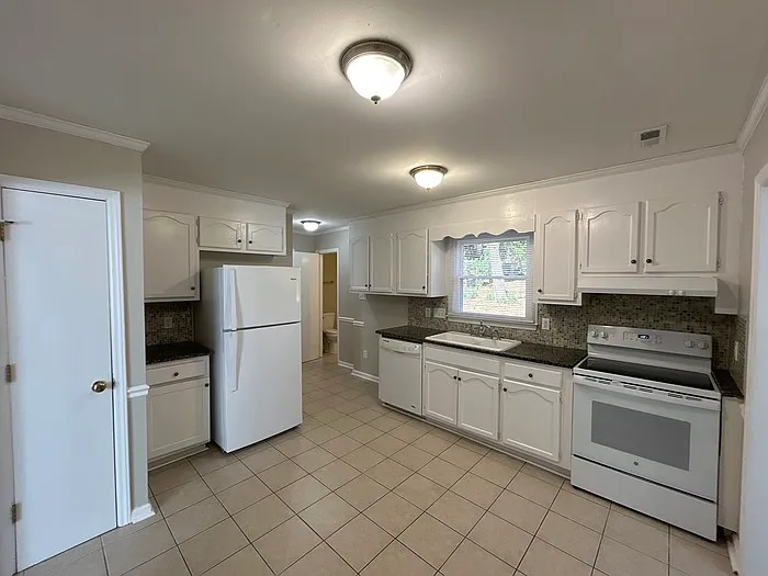 7409 Lockmont Dr — Photo 5