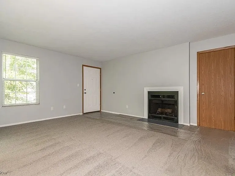 1909 Stoney Run Cir — Photo 2
