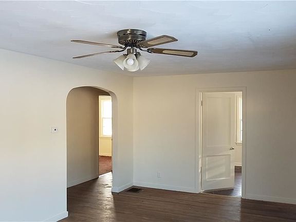 3rd image of 154 Stuerwald Ave