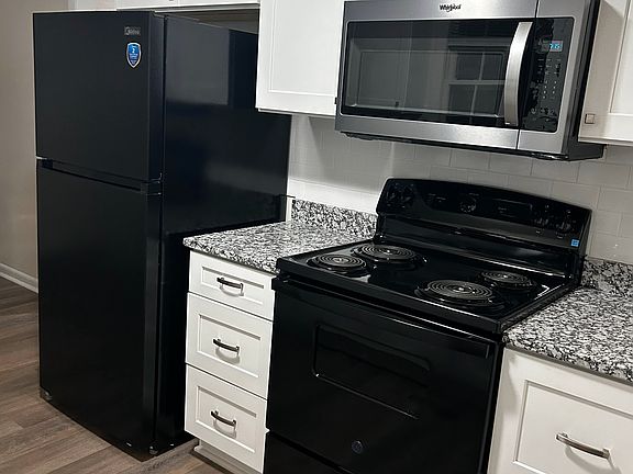 3rd image of 134 Inglewood Ave #B