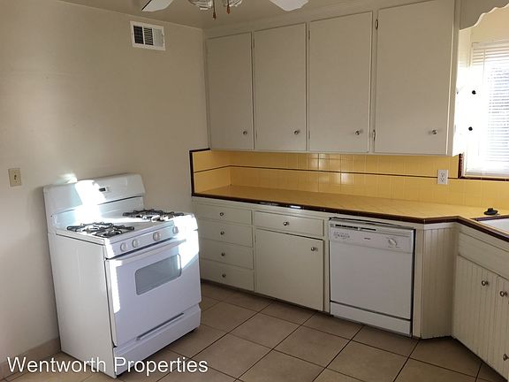 3rd image of 326 N Powers Ave