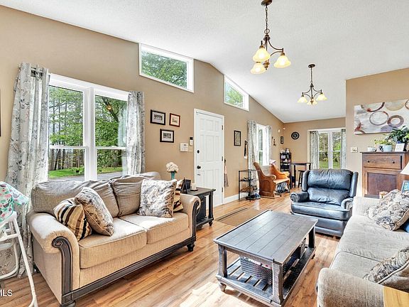 4th image of 5007 Lake Forest Dr