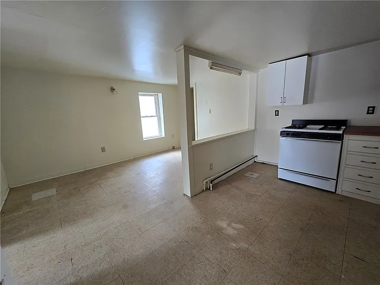 130 E Elisha St #4 — Photo 9