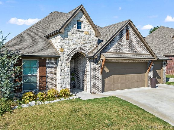 3rd image of 3302 Heritage Hills Pkwy