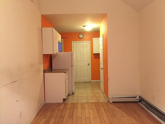 3rd image of 11 Lake Ave