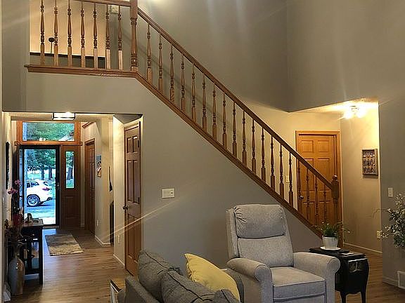 3rd image of 9813 White Pine Ln