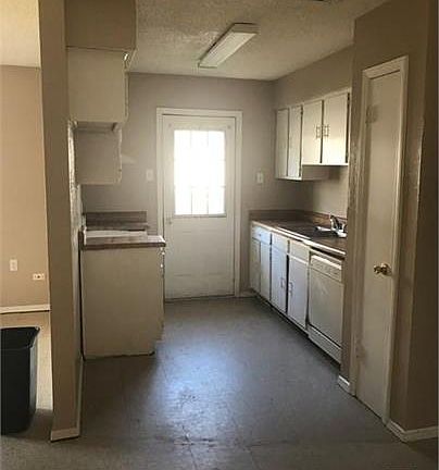 5th image of 102 Cypress Village Dr
