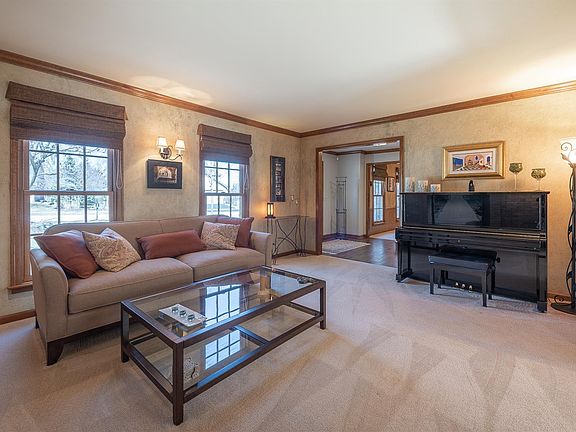 4th image of 356 Whirlaway Ct