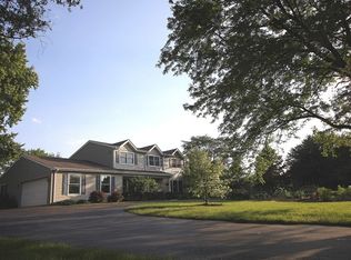 36W255 Barton Dr, St Charles, IL 60175
