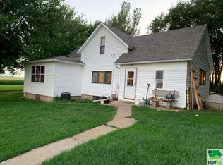 17756 160th St, Akron, IA 51001