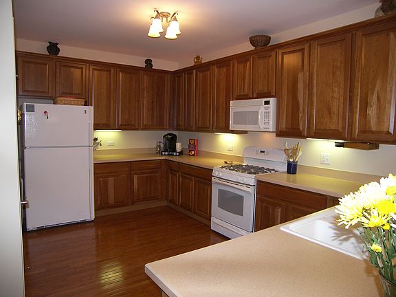 5th image of 4586 Loyola Dr