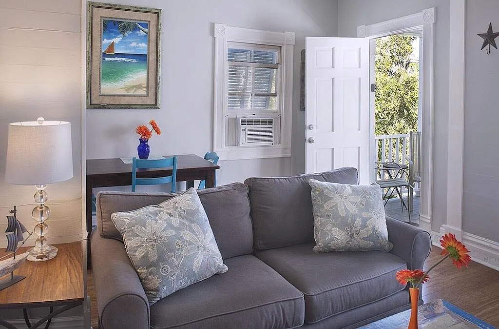 1012 Fleming St — Photo 4