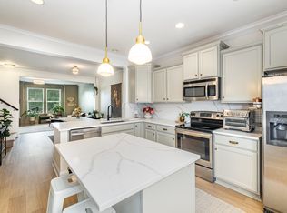 1405 Town Home Dr, Apex, NC 27502