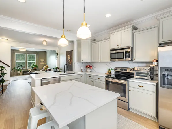 1405 Town Home Dr, Apex, NC 27502