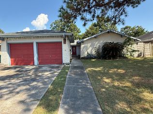 393 Westmeade Dr, Gretna, LA 70056