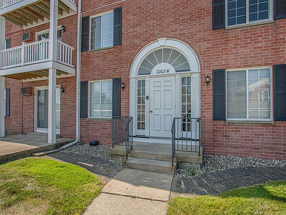 2nd image of 2203 Porter St SW #201