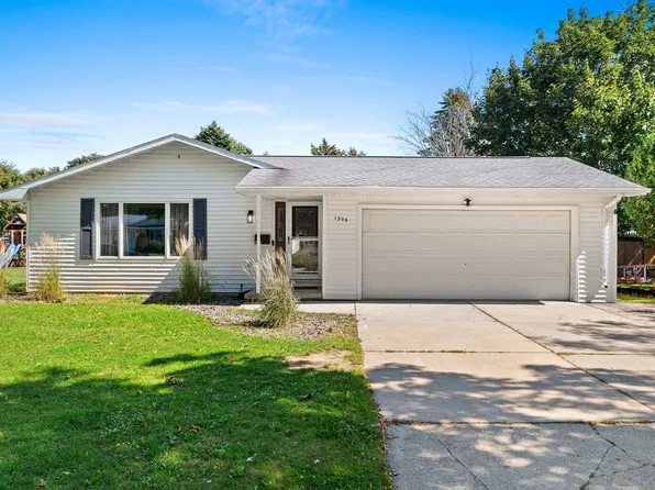 1306 Hillcrest Ave, Kewaunee, WI 54216