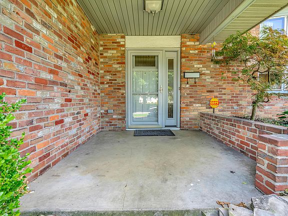 2nd image of 1745 Sugarmaple Dr